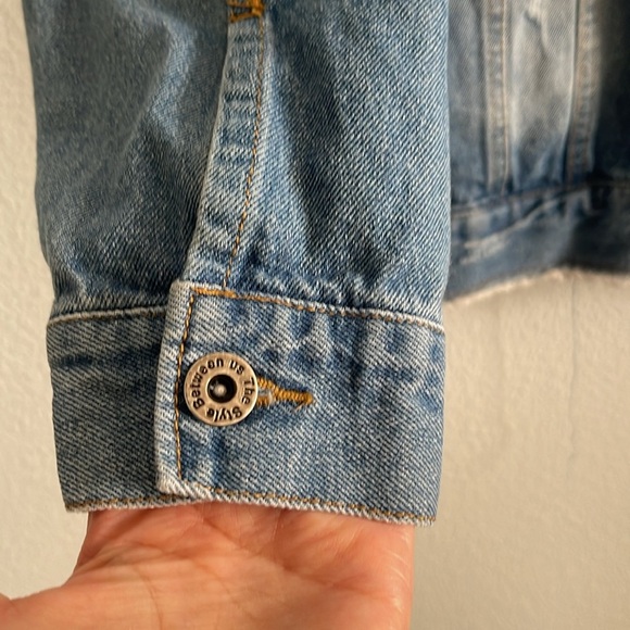 The Style Between Us Womens Denim/Jean Jacket Back Art Design Distressed Size M - Picture 5 of 11